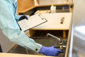 A,man,checking,the,water,supply,at,a,restaurant